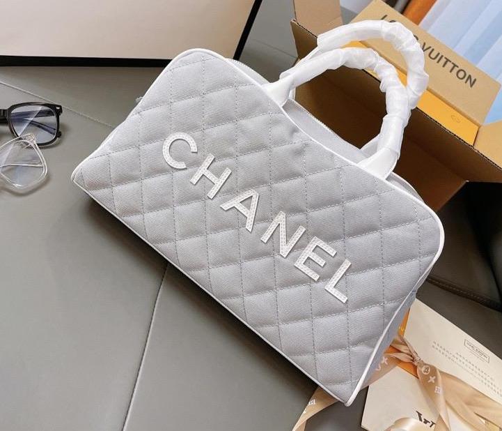 Casual grey Chanel ladies handbag